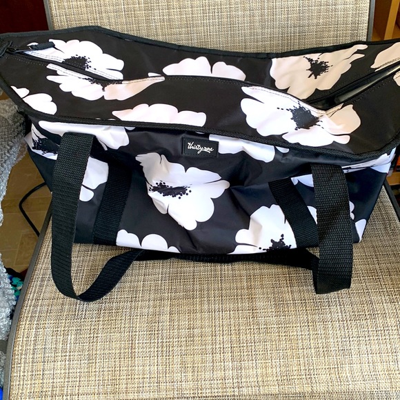 Brand new Thirty One Water Resistant Thermal bag with front pocket - Picture 1 of 5